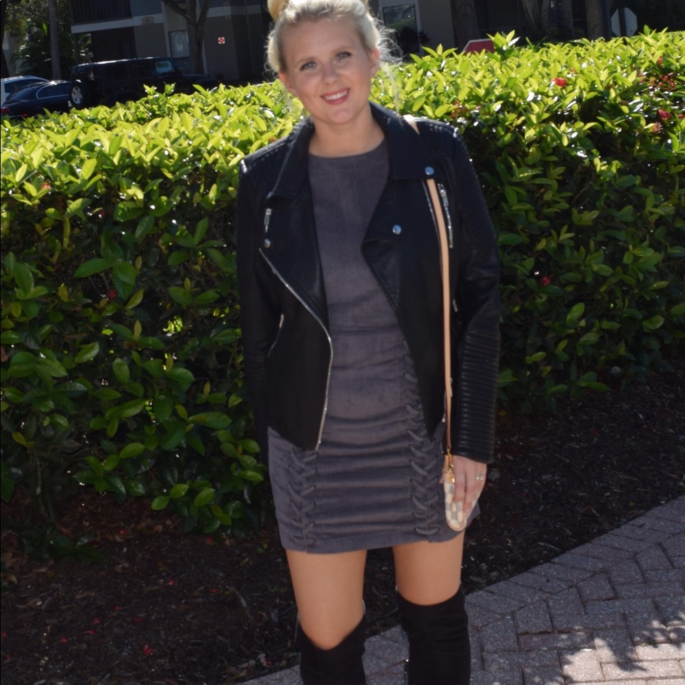 SLEEVELESS CORDUROY DRESS WITH LACE-UP-FRONT. Fitted